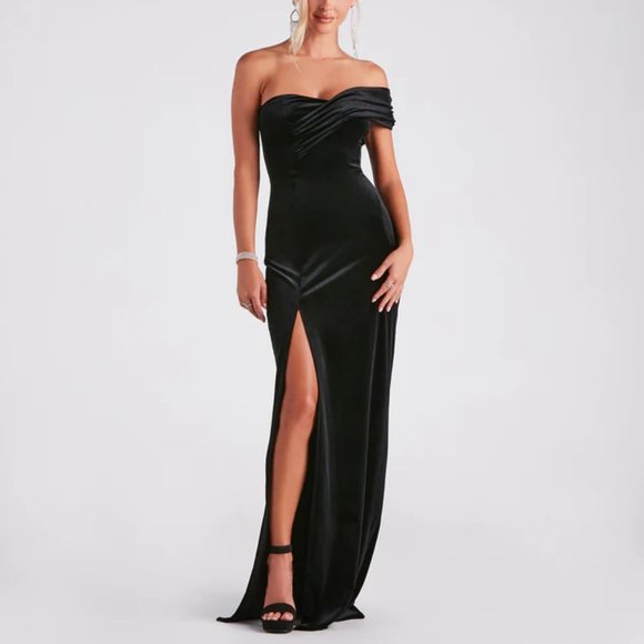 Windsor Katlynn Formal Velvet Long Dress - Picture 1 of 4